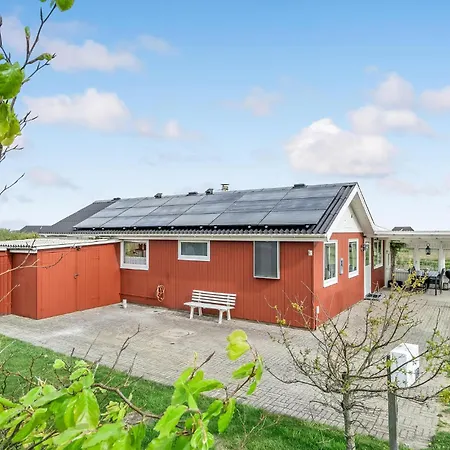 Nice Home In Vinderup With Wifi