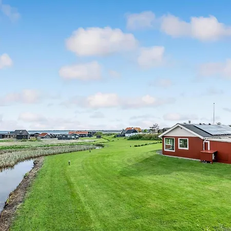 Nice Home In Vinderup With Wifi